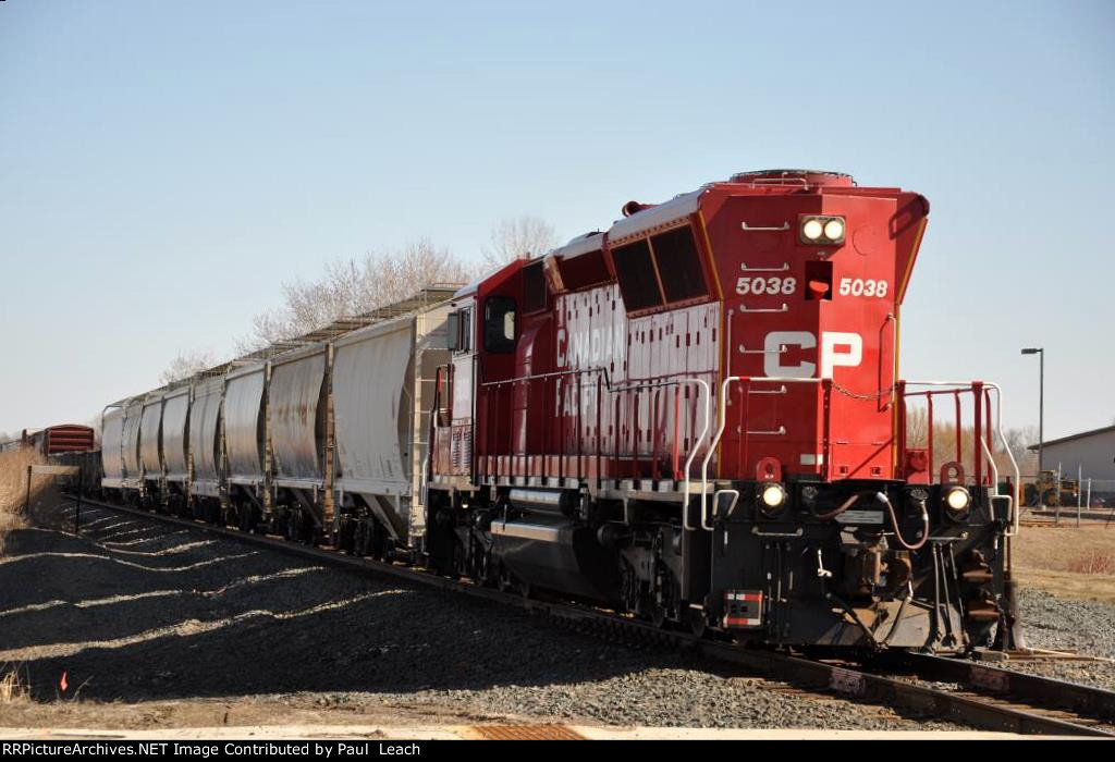 Local cruises west behind a LHF ECO